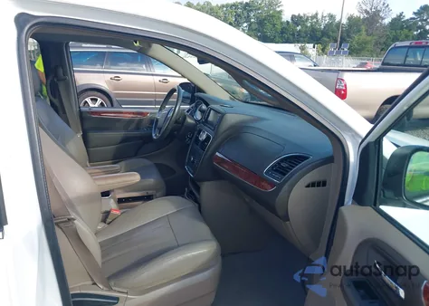 2016 Chrysler Town & Country Touring from USA, damaged, VIN 2C4RC1BG4GR290709